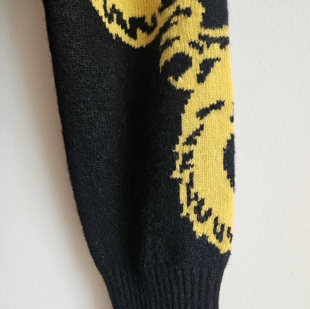 C3 Cashmere Black Sweater with Yellow Dragon Sleeve Design in Women's M - Picture 7 of 10